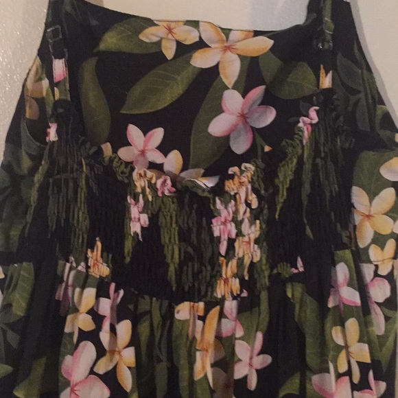 Makai sun dress~ perfect for fun in the ☀️ - Picture 2 of 4